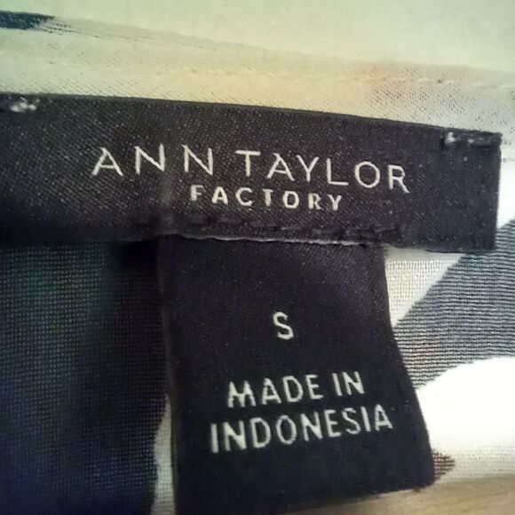 Ann Taylor Factory Floral Sheer Popover-Small-Chiffon-Keyhole Front-Ruffles - Picture 8 of 9